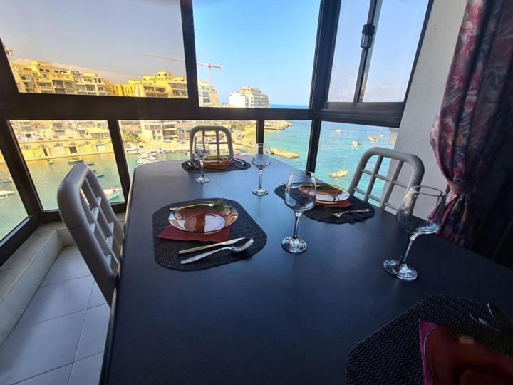 Saint Julian's Spinola Bay Sea Front Apt 6 מראה חיצוני תמונה