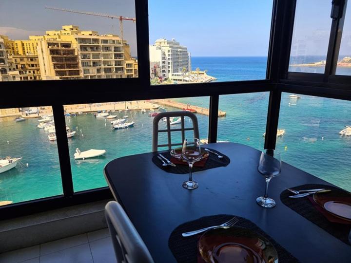 Saint Julian's Spinola Bay Sea Front Apt 6 מראה חיצוני תמונה